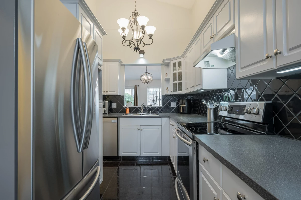 Guest Bathroom Photo of 4 20788 87 Avenue, Langley, BC