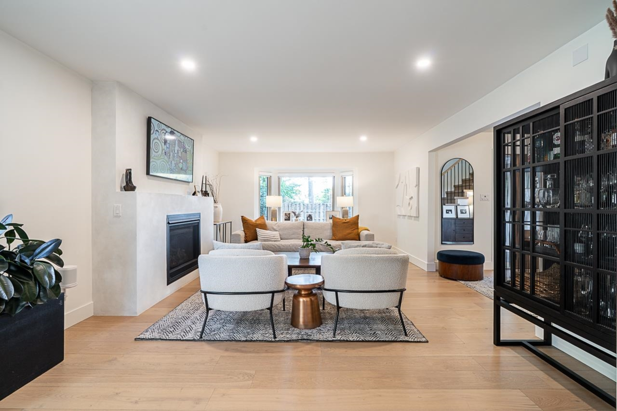 Kitchen Island Photo of 839 164 Street, Surrey, BC