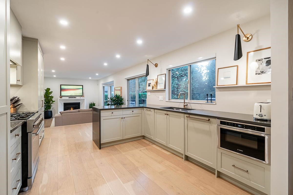 Primary Bathroom Photo of 839 164 Street, Surrey, BC