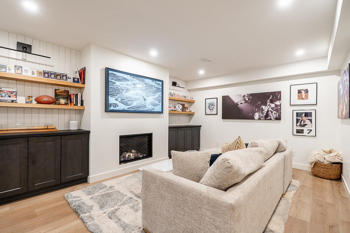 Swimming Pool Photo of 839 164 Street, Surrey, BC