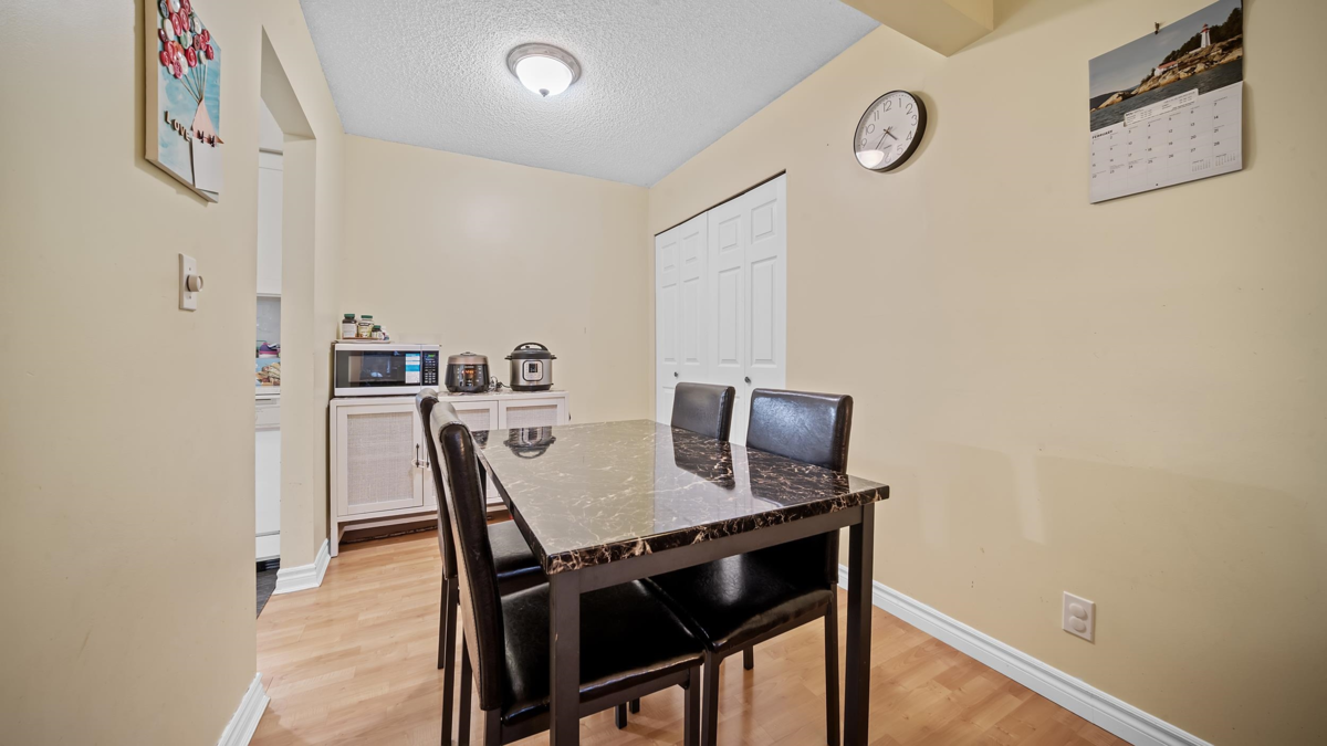 Breakfast Nook Photo of 1314 10620 150 Street, Surrey, BC