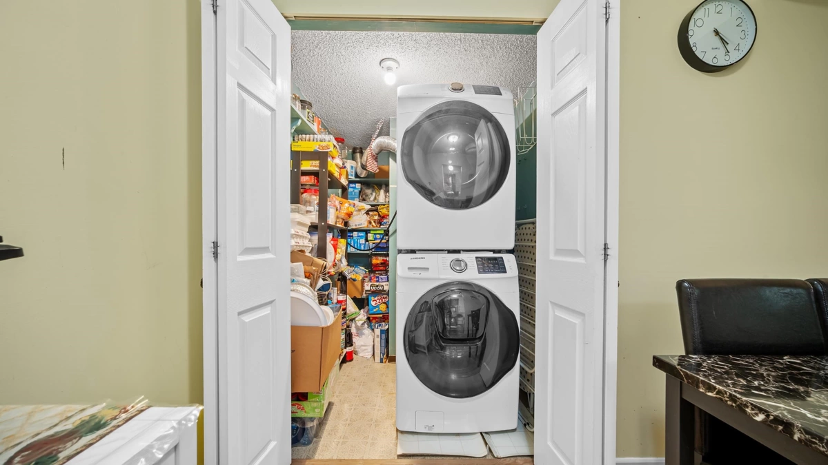 Kitchen Photo of 1314 10620 150 Street, Surrey, BC