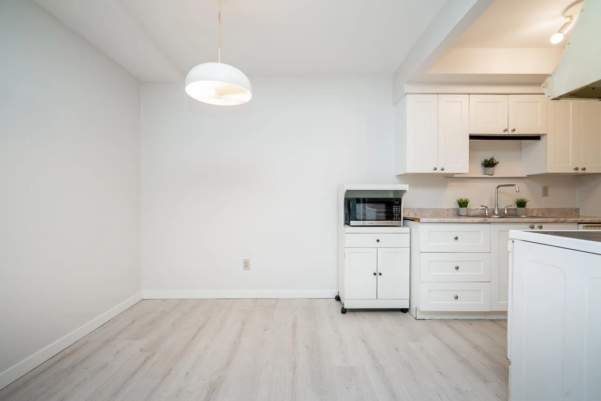 Dining Area Photo of 106 33956 Essendene Avenue, Abbotsford, BC