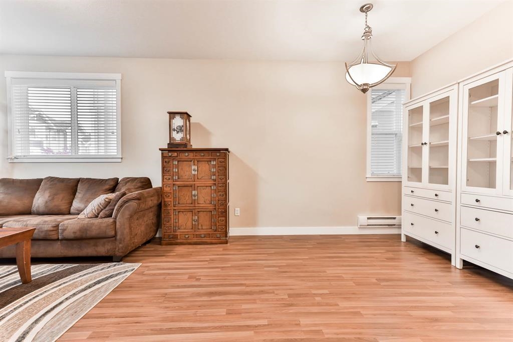 Kitchen Photo of 42 8676 158 Street, Surrey, BC