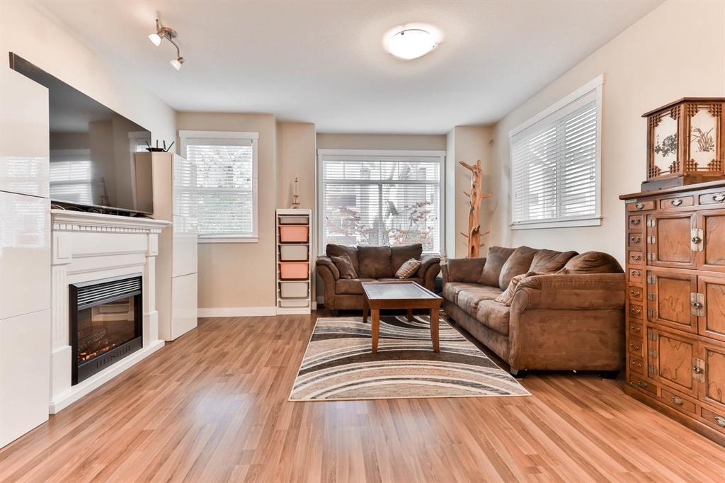 Living Room Photo of 42 8676 158 Street, Surrey, BC
