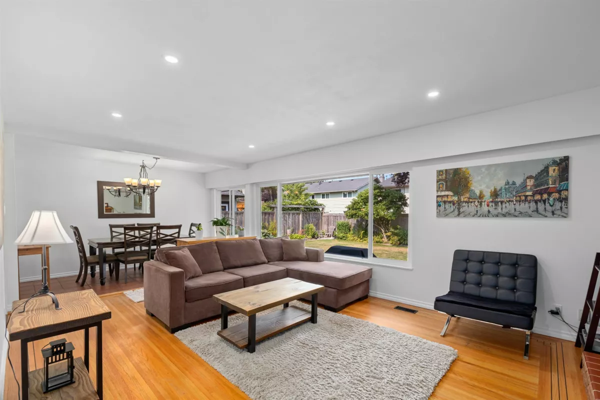 Kitchen Photo of 5259 12 Avenue, Delta, BC