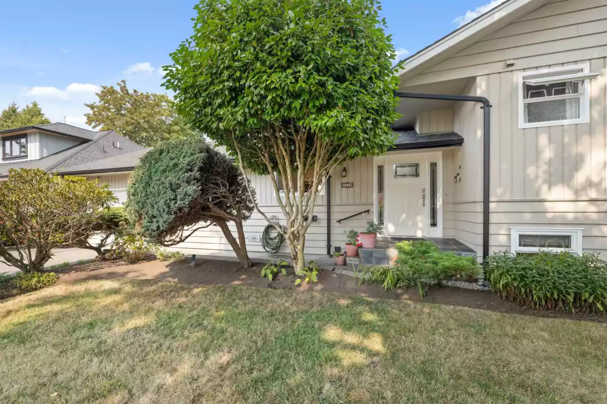 Living Room Photo of 5259 12 Avenue, Delta, BC