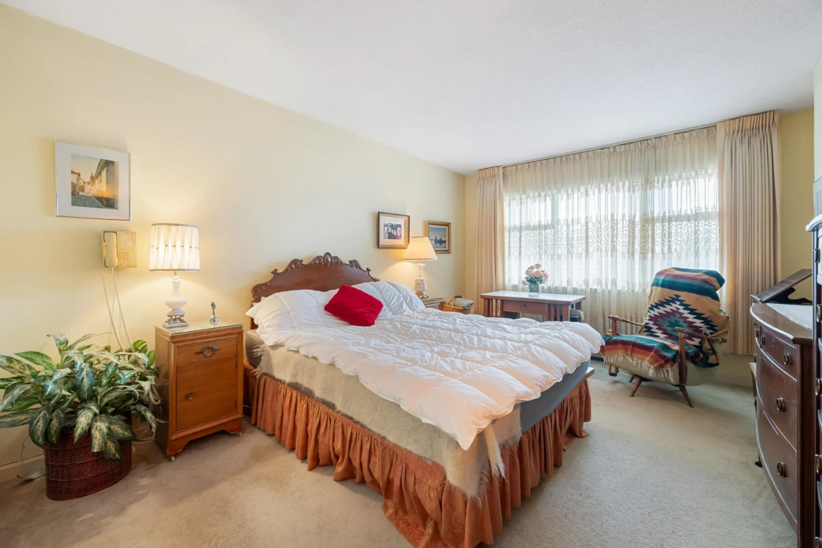 Basement Recreation Room Photo of 111 1442 Foster Street, White Rock, BC