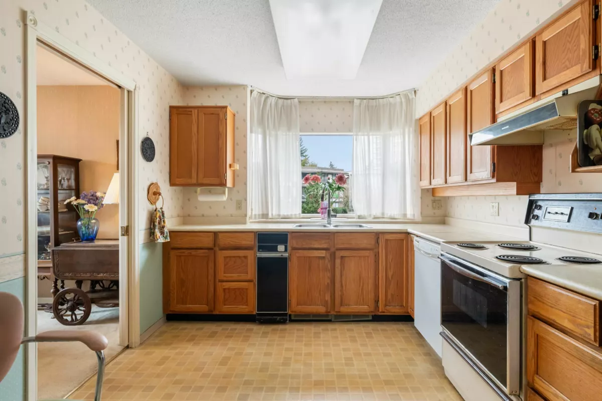 Bedroom 2 Photo of 111 1442 Foster Street, White Rock, BC