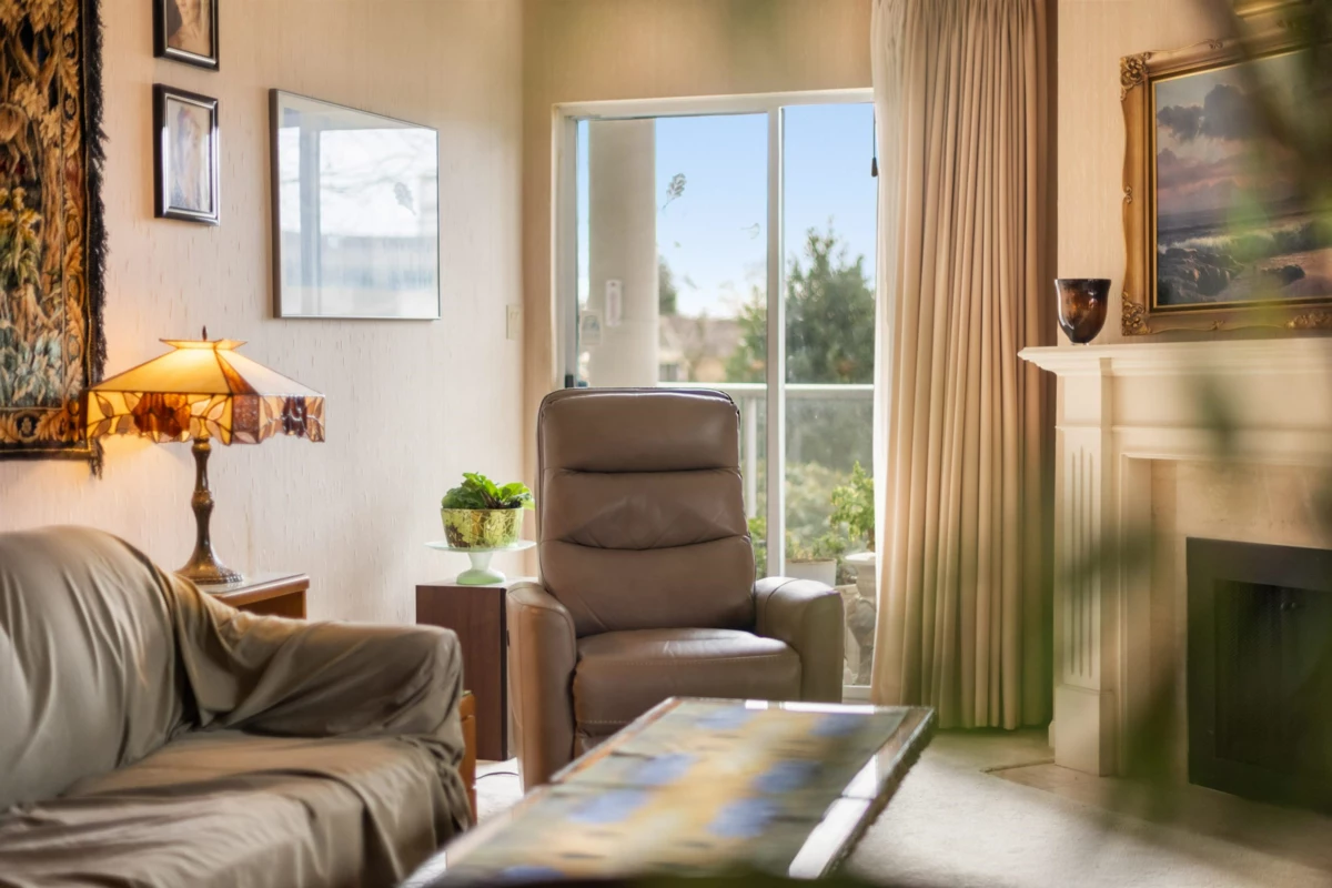 Breakfast Nook Photo of 111 1442 Foster Street, White Rock, BC