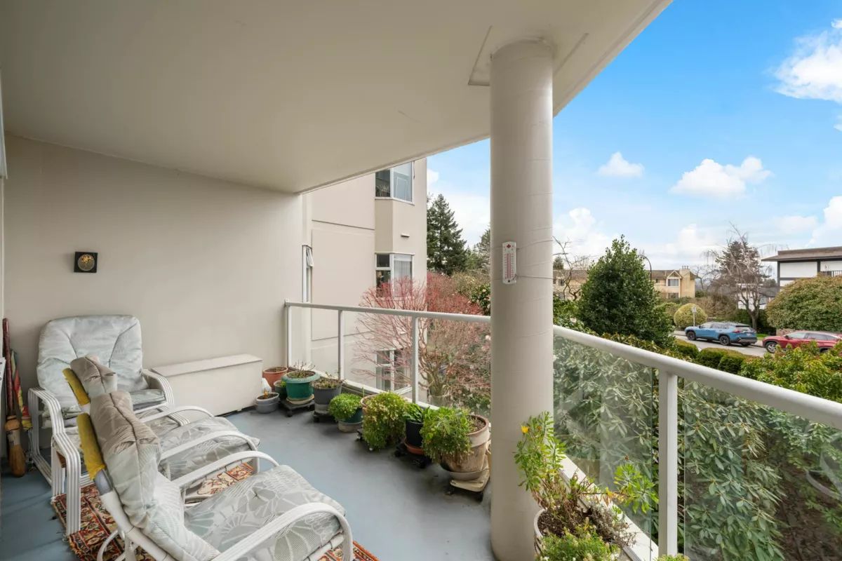 Garden / Landscaping Photo of 111 1442 Foster Street, White Rock, BC