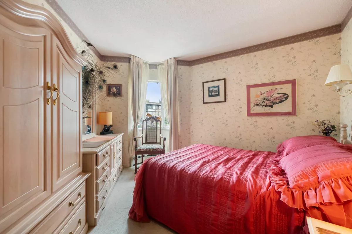 Guest Bathroom Photo of 111 1442 Foster Street, White Rock, BC