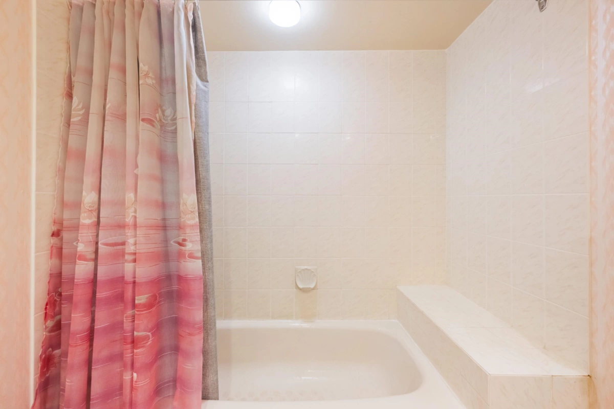 Hallway Photo of 111 1442 Foster Street, White Rock, BC