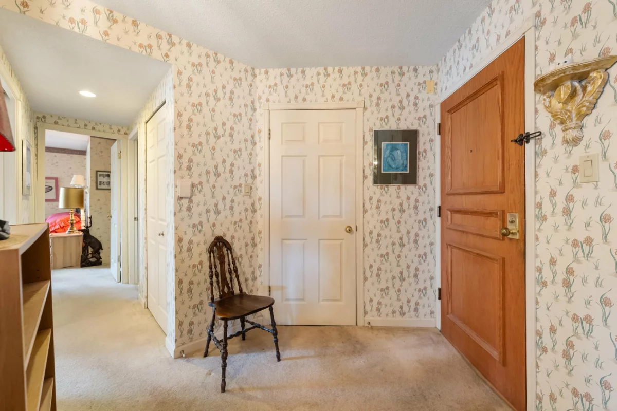 Outdoor Deck Photo of 111 1442 Foster Street, White Rock, BC