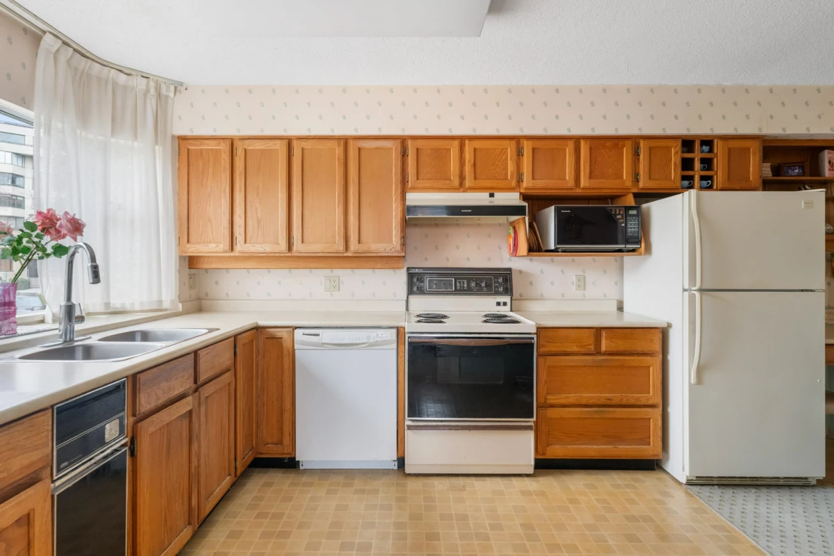 Primary Bathroom Photo of 111 1442 Foster Street, White Rock, BC
