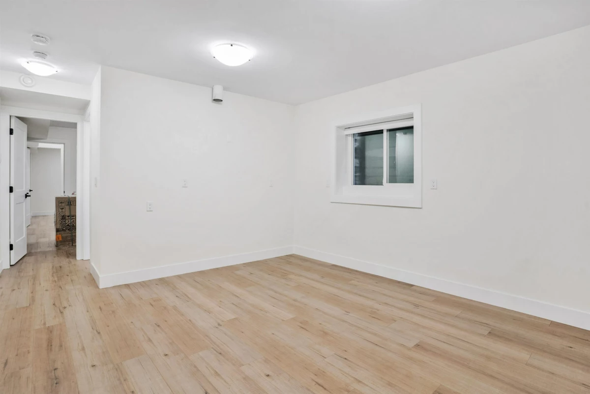 Entry Foyer Photo of 11796 84 Avenue, Delta, BC