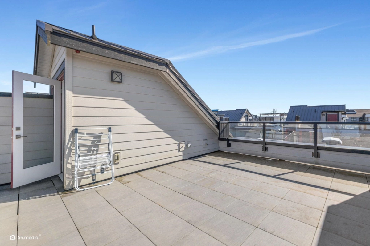 Powder Room Photo of 11 5515 199a Street, Langley, BC