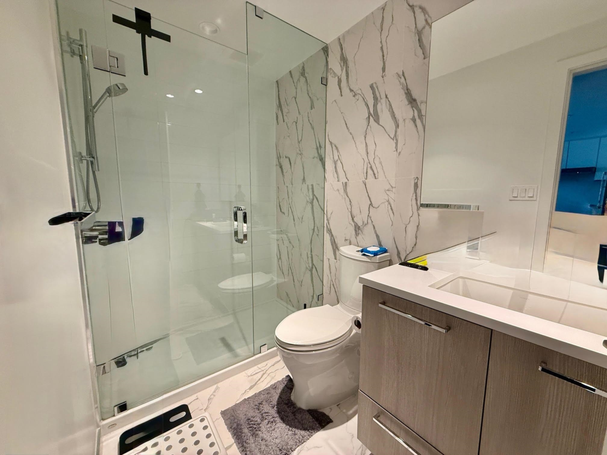 Primary Bathroom Photo of 807 3280 Corvette Way, Richmond, BC