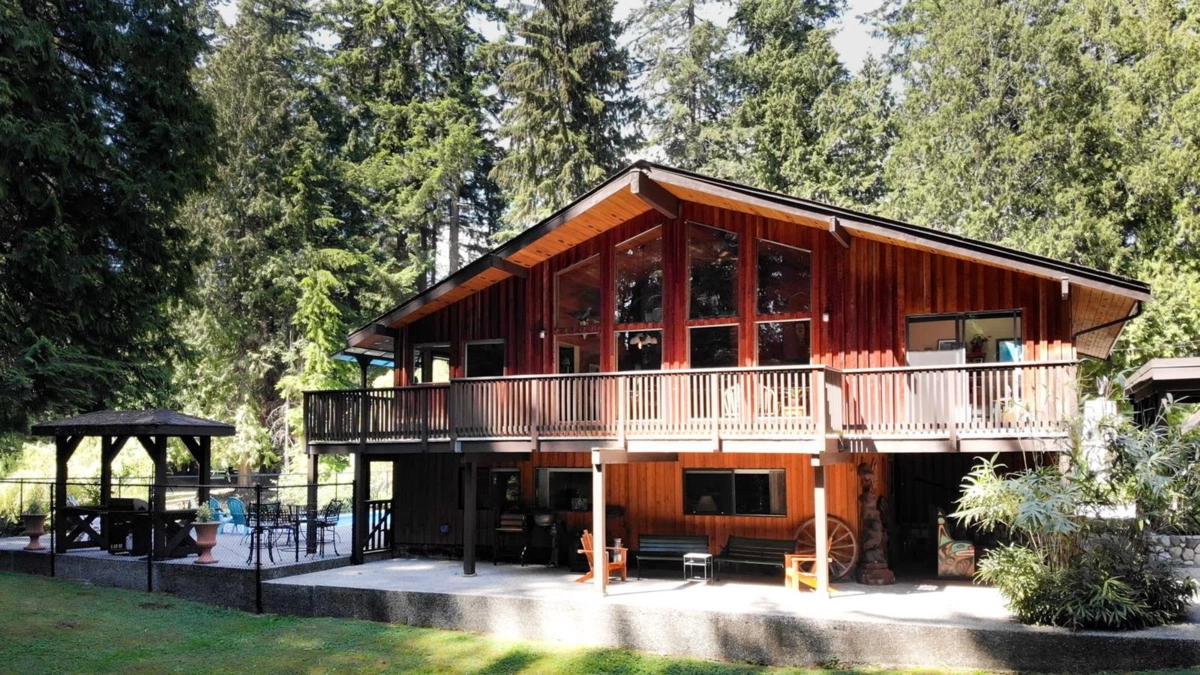Family Room Photo of 1371 Sunshine Coast Highway, Gibsons, BC