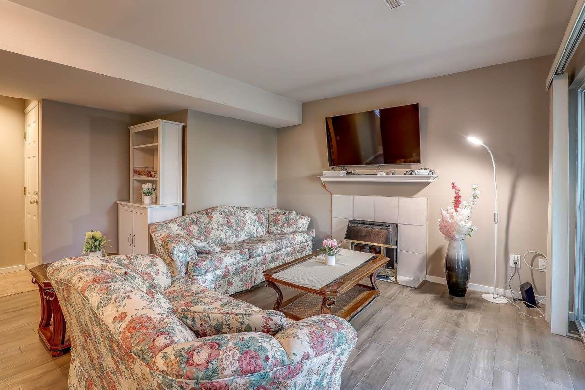 Family Room Photo of 4 32311 Mcrae Avenue, Mission, BC
