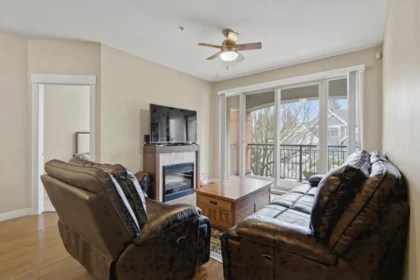 209 33545 Rainbow Avenue, Abbotsford, BC, Abbotsford — Apartment/Condo for sale