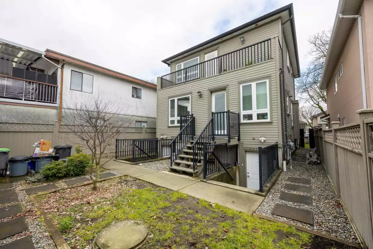 Family Room Photo of 2118 Waverley Avenue, Vancouver, BC