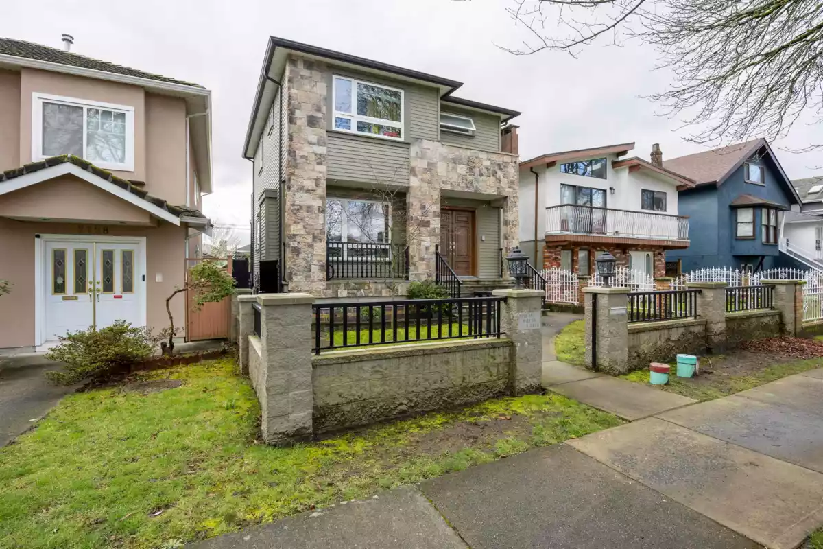 Living Room Photo of 2118 Waverley Avenue, Vancouver, BC