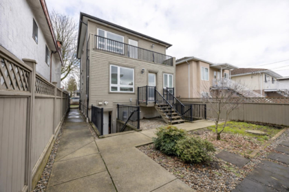 Kitchen Photo of 2118 Waverley Avenue, Vancouver, BC