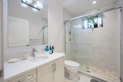 Primary Bathroom Photo of 2118 Waverley Avenue, Vancouver, BC