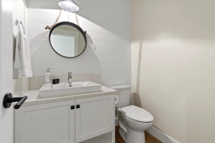 Guest Bathroom Photo of 43414 Creekside Circle, Lindell Beach, BC