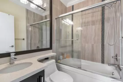 Primary Bathroom Photo of 1178 E 12th Avenue, Vancouver, BC