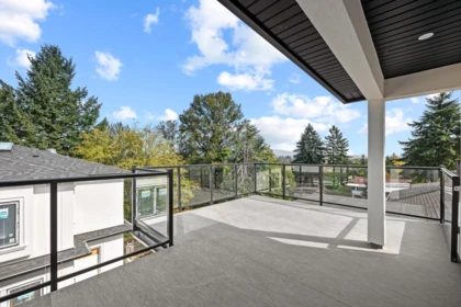 Front Yard Photo of 1 5115 Buxton Street, Burnaby, BC