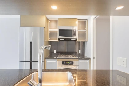 Kitchen Photo of 907 833 Seymour Street, Vancouver, BC