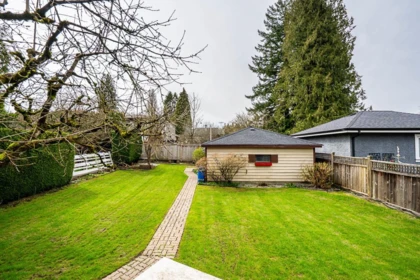 Garden / Landscaping Photo of 902 Fourth Street, New Westminster, BC