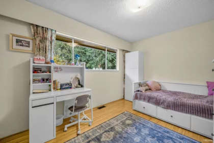 Breakfast Nook Photo of 4578 Capilano Road, North Vancouver, BC