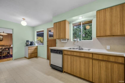 Kitchen Photo of 4578 Capilano Road, North Vancouver, BC