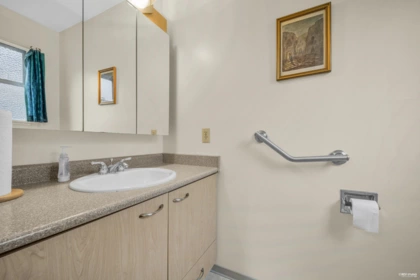 Powder Room Photo of 4578 Capilano Road, North Vancouver, BC