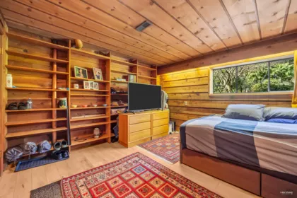Walk-In Closet Photo of 4578 Capilano Road, North Vancouver, BC