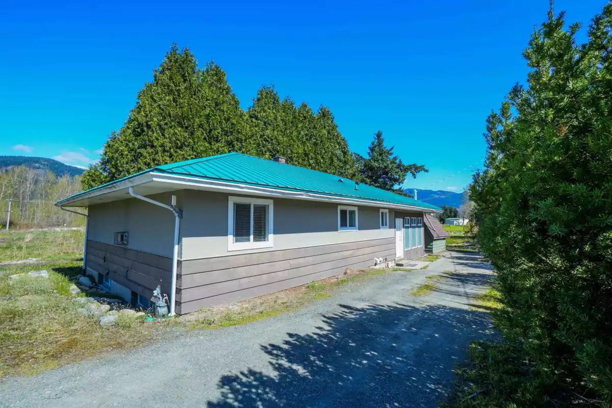 Family Room Photo of 10715 Tower Road, Chilliwack, BC