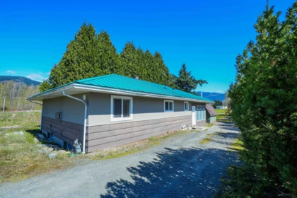 10715 Tower Road, Chilliwack, BC, Chilliwack — Single Family Residence for sale