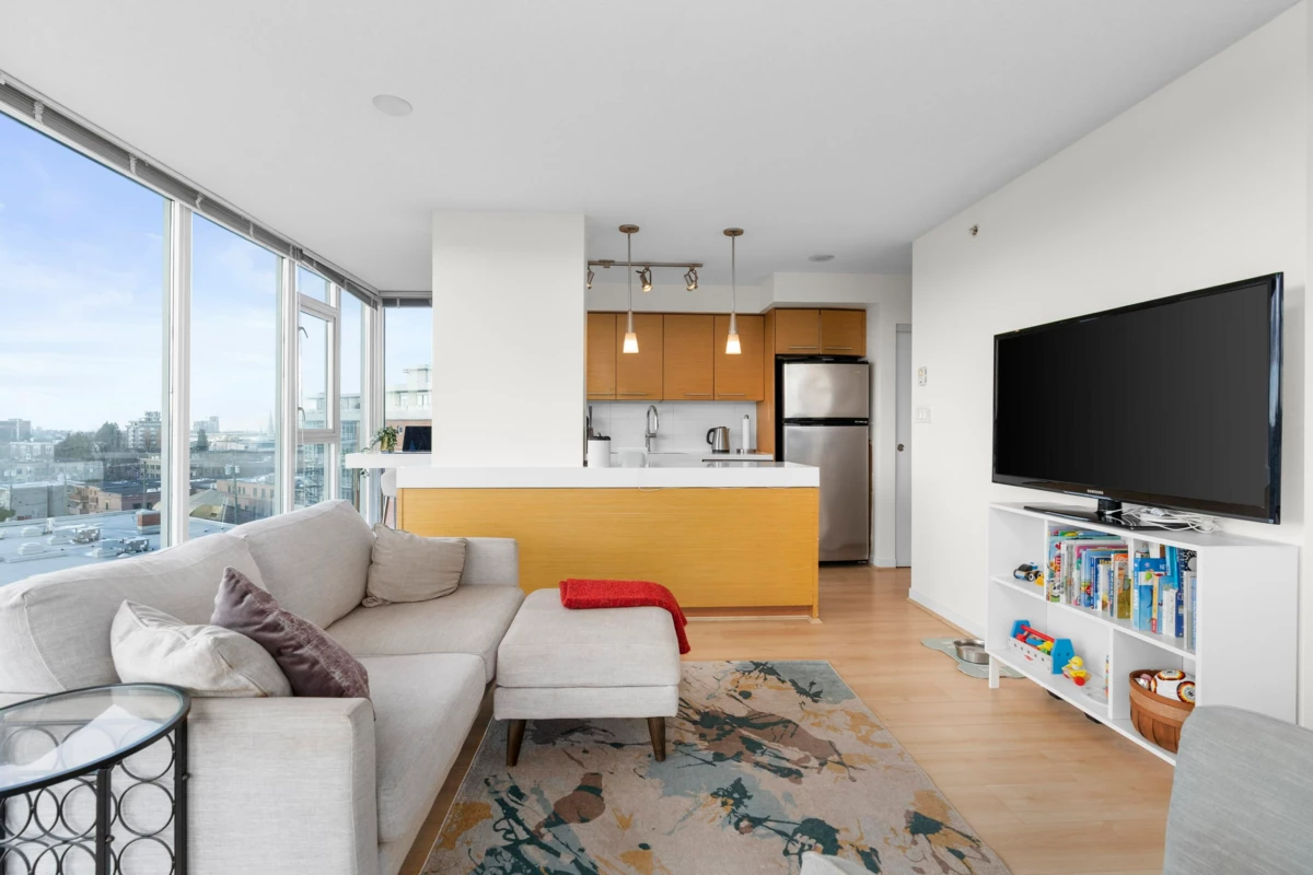 Living Room Photo of 709 2770 Sophia Street, Vancouver, BC