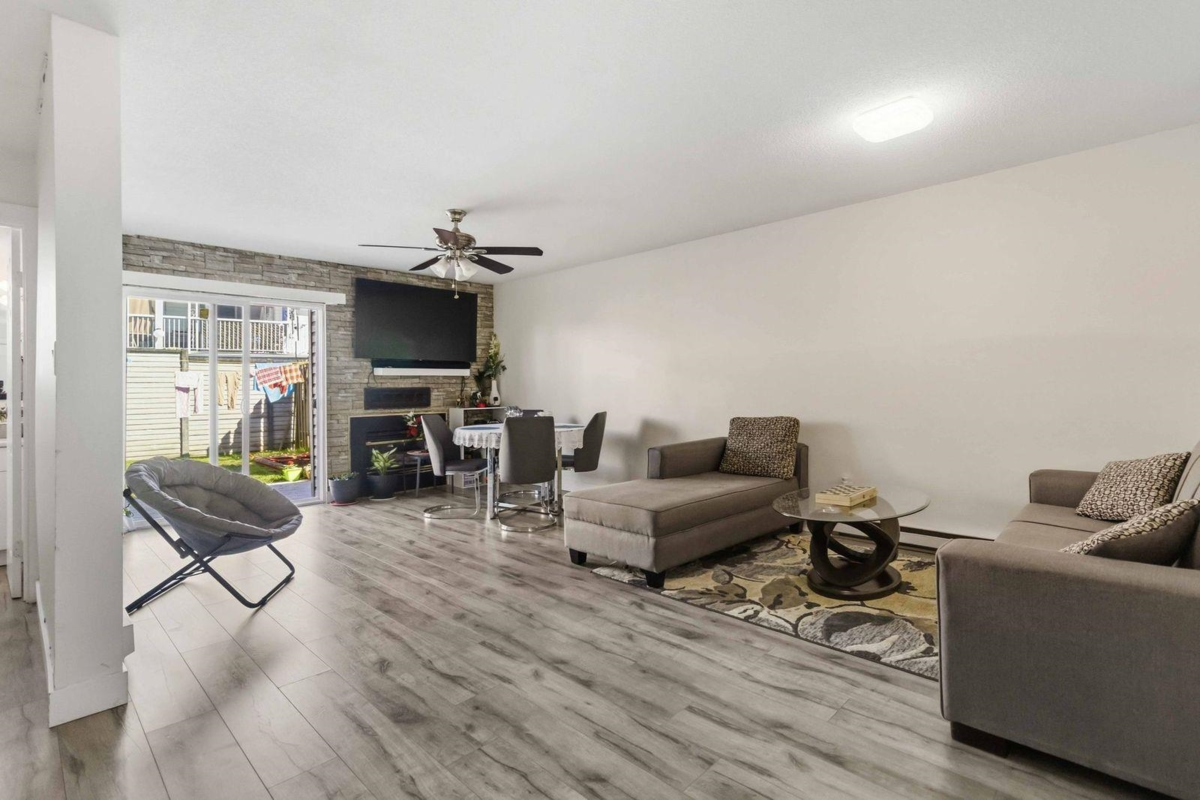 Dining Area Photo of 286 32550 Maclure Road, Abbotsford, BC