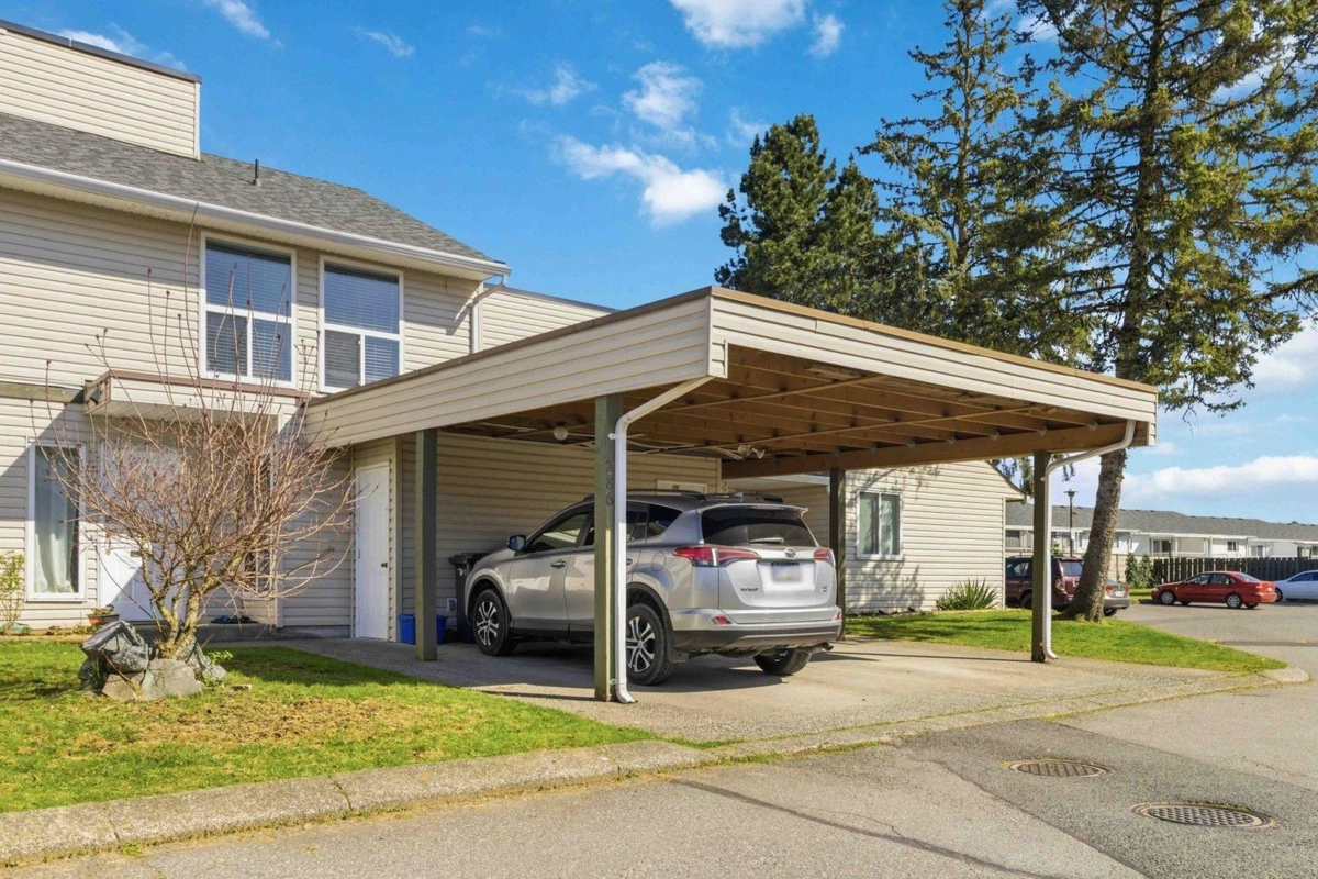 Living Room Photo of 286 32550 Maclure Road, Abbotsford, BC