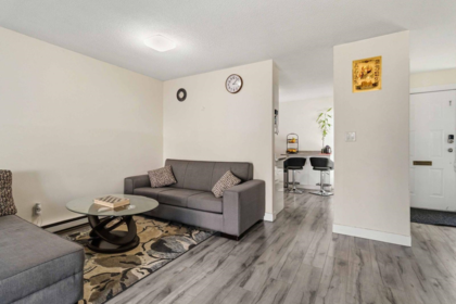 Kitchen Photo of 286 32550 Maclure Road, Abbotsford, BC