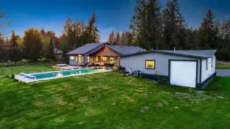 Hot Tub / Spa Photo of 26258 60 Avenue, Langley, BC