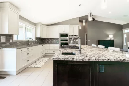 Kitchen Island Photo of 26258 60 Avenue, Langley, BC