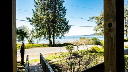 1618 Ocean Beach Esplanade, Gibsons, BC, Gibsons — Single Family Residence for sale