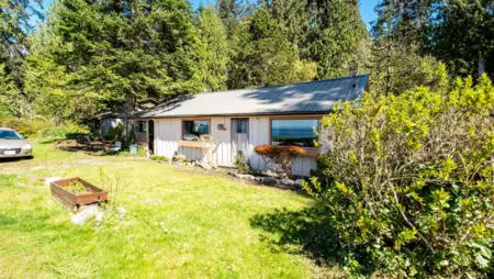 Garage Interior Photo of 1618 Ocean Beach Esplanade, Gibsons, BC