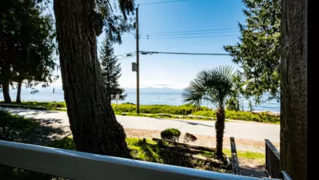 Kitchen Photo of 1618 Ocean Beach Esplanade, Gibsons, BC