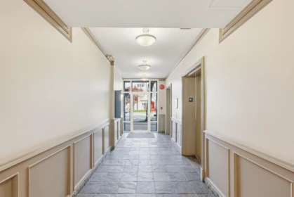 Entry Foyer Photo of 309 418 E Broadway, Vancouver, BC